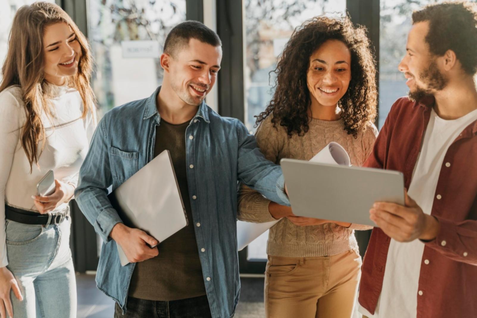 Ambiente di lavoro dove si studia la psicologia dell'attenzione